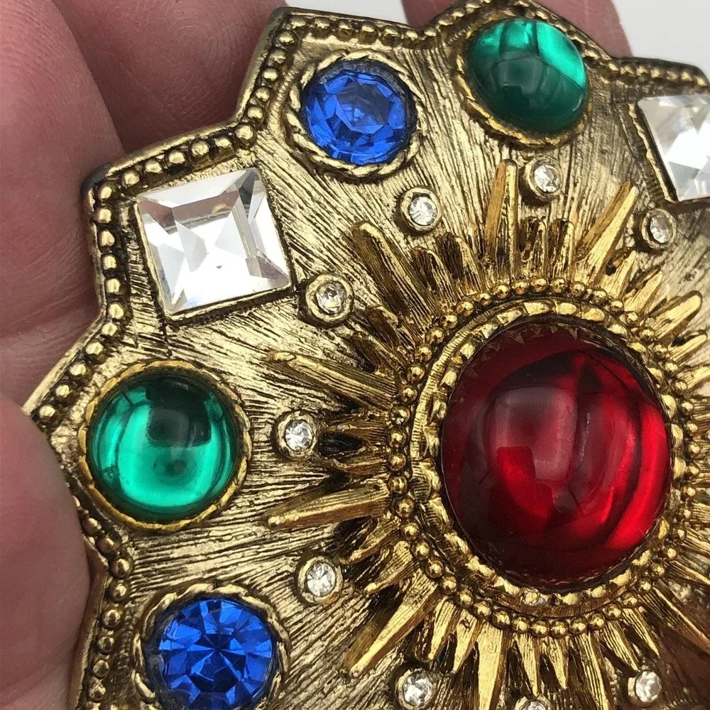 SPHINX vintage brooch